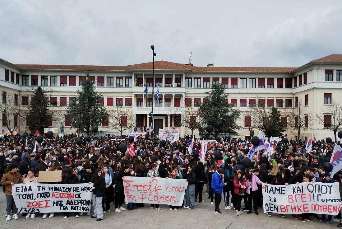 Κοινή απαίτηση η απόδοση ευθυνών 54 Tempi sygkentrwsi plateia 2