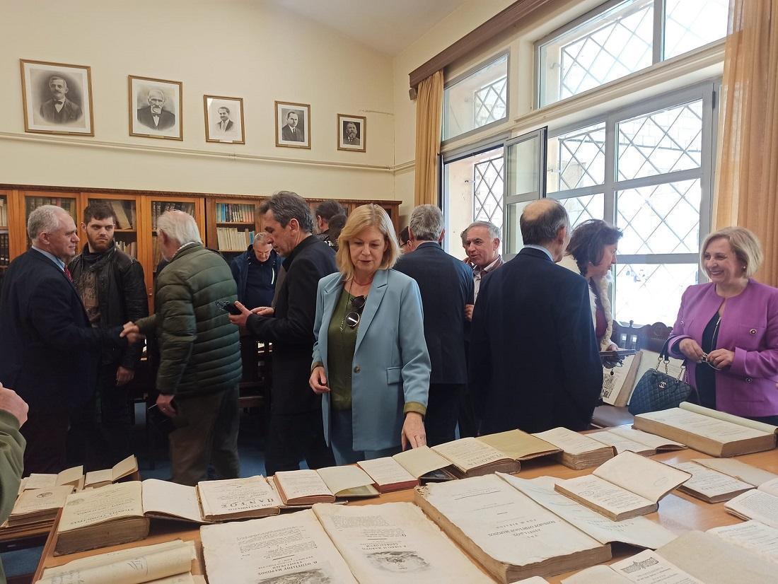 Στόχος να γίνουν κτήμα της κοινωνίας 55 ekthesi palaitypwn 2