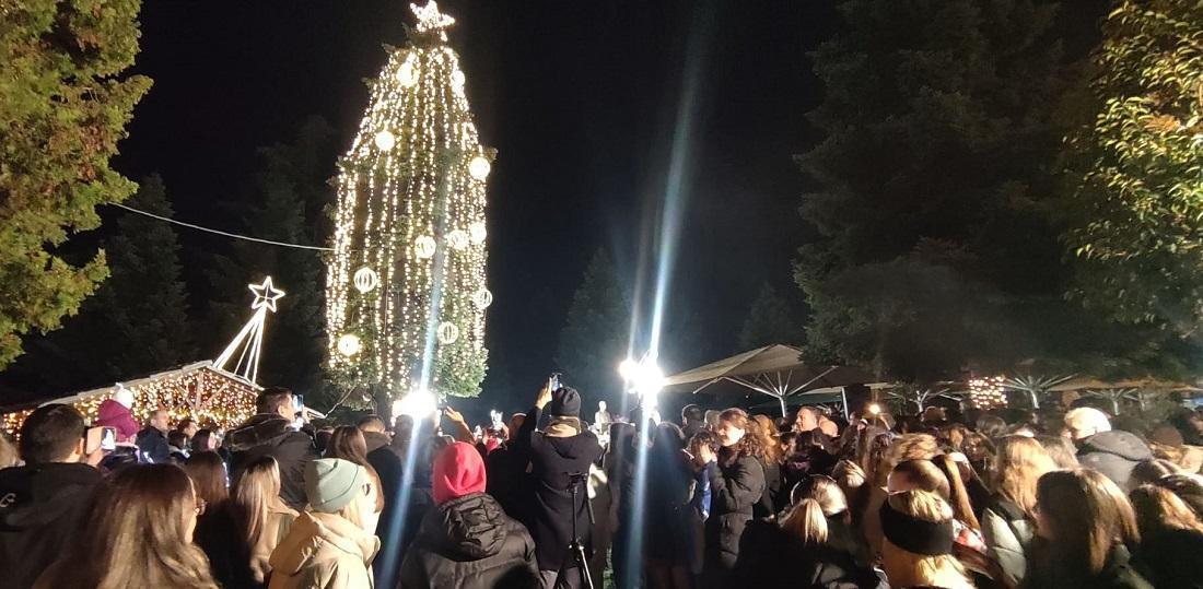 Φωταγώγηση του χριστουγεννιάτικου δέντρου με μήνυμα κατά της βίας 53 Dentro Filarmoniki 2
