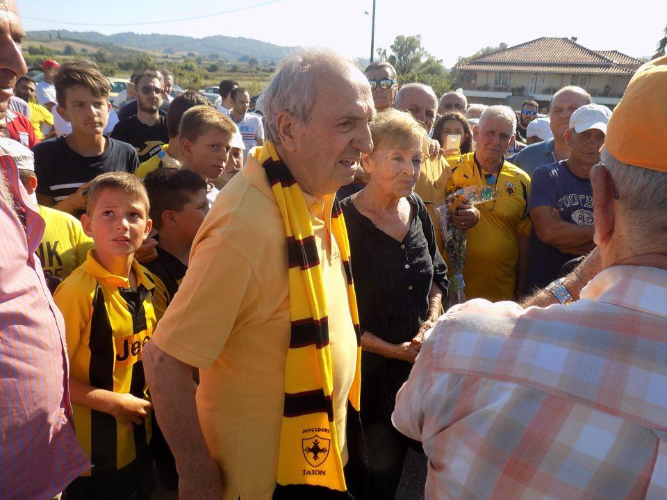 Ο Κώστας Νεστορίδης το 2017 στο γήπεδο Νέας Σινώπης Πρέβεζας που πήρε το όνομά του. Εκεί περνούσε τα παιδικά χρόνια του