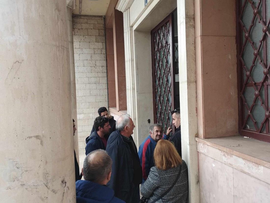 Σε κλοιό διαδηλωτών και αστυνομικών το διοικητήριο της Περιφέρειας 54 agrotes eisodosperifereias