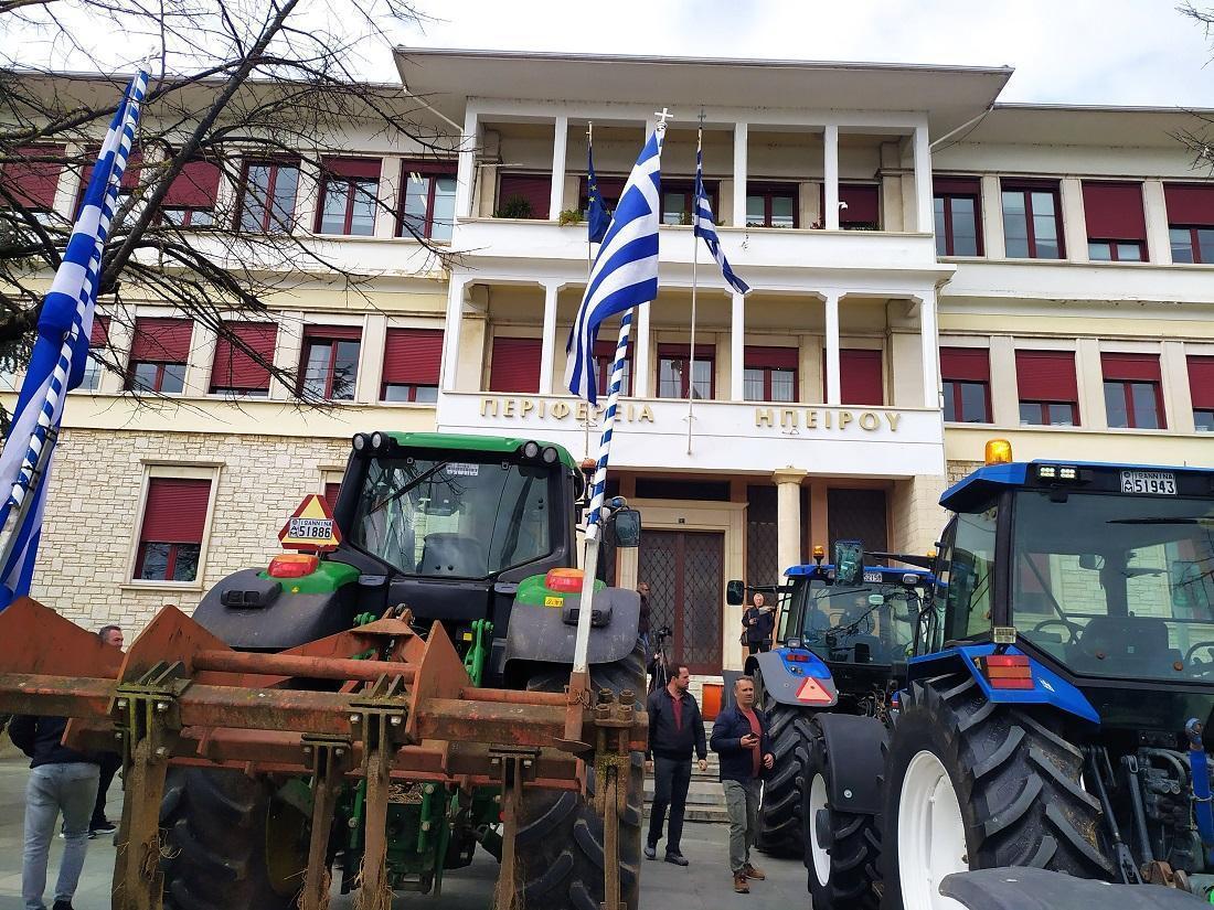 Πολύωρο μπλόκο στο κέντρο των Ιωαννίνων 55 Trakter KAP Perifereia 2