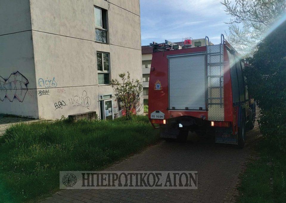 Foititiki Estia Fwtia Eswteriko 8