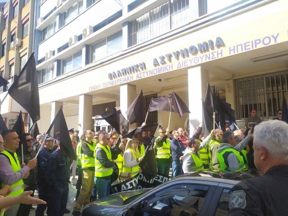 Astynomikoi Nikolakopoulos 1