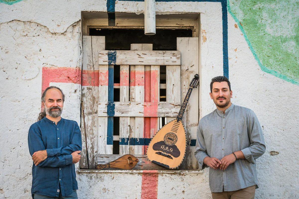 Από τα «πατάρια» στα πανηγύρια στα βραβεία Grammies και τη διεθνή καριέρα 56 S.Sinopoulos V. Kostas photo 1 scaled