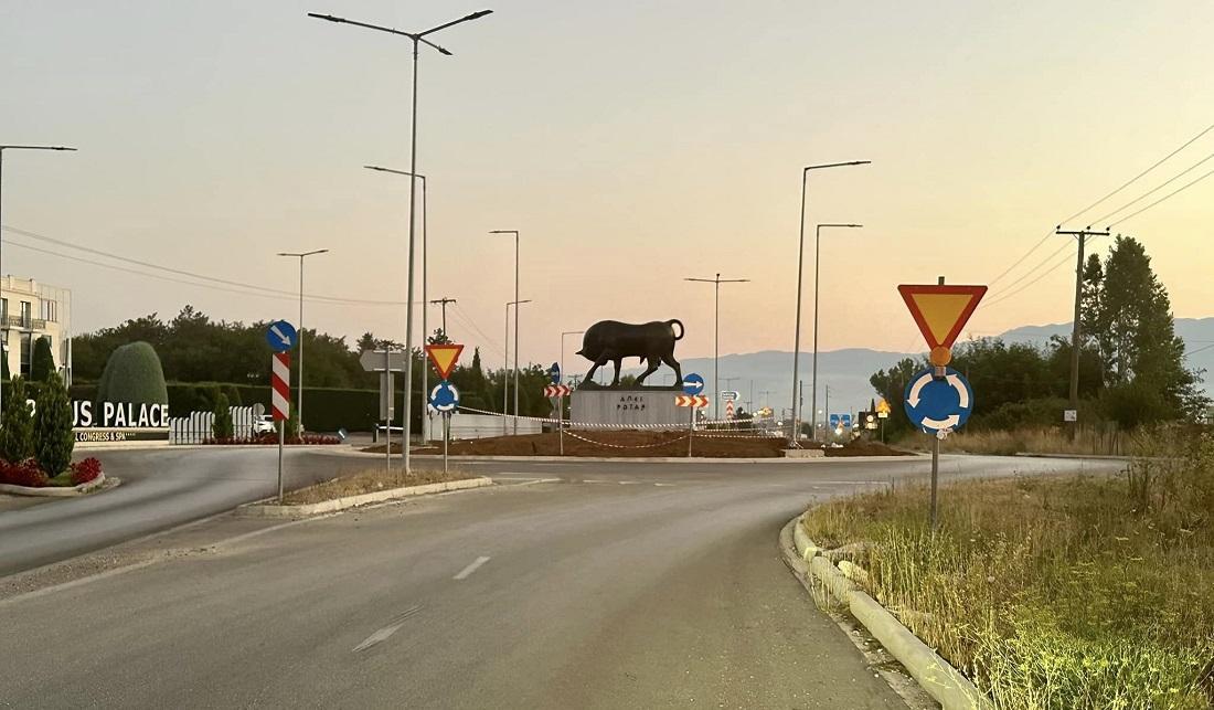 Ο ταύρος του Κώστα Καζάκου στη θέση του 55 Tavros Kazakos komvos 1