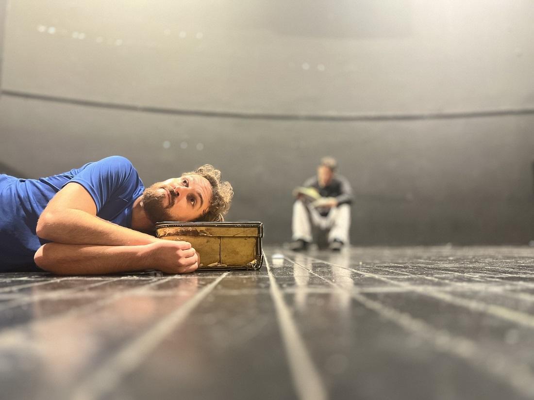 To agori me th valitsa 1