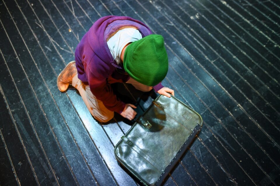 To agori me th valitsa 4