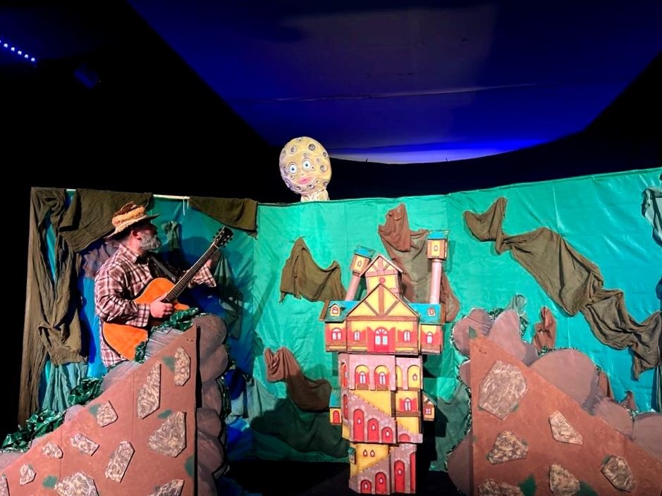 To pio omorfo spiti Antrala