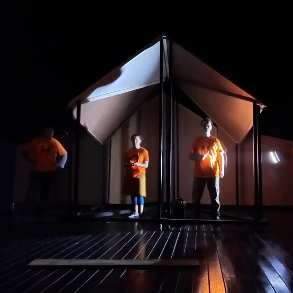 To agori me th valitsa