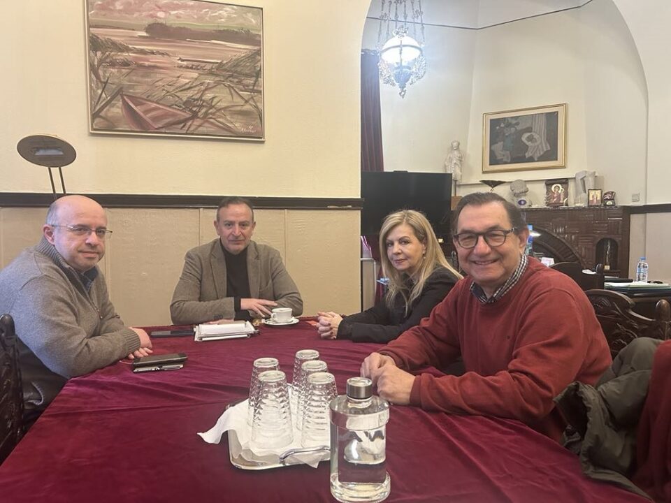 Nea Aristera me Mpegka