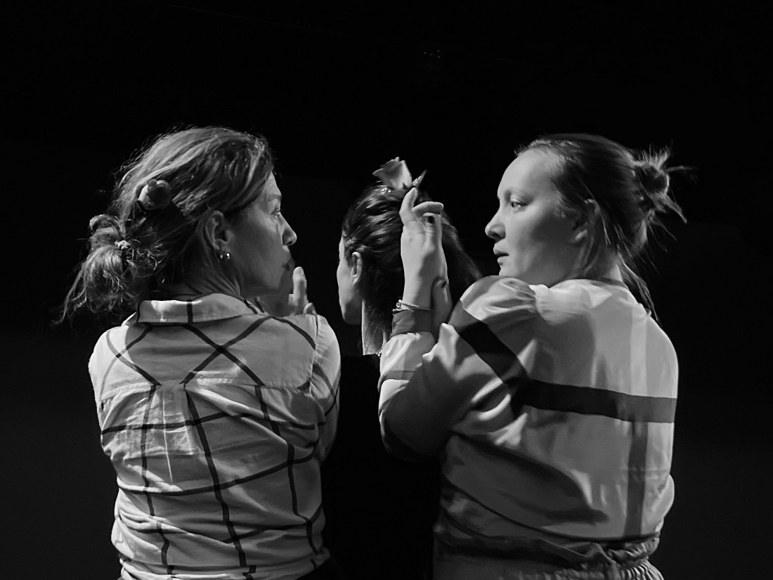 «Χέρια που δεν…», η νέα παράσταση της Θεατρικής Συμπαιγνίας 55 Xeria pou den 3