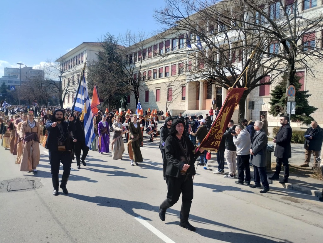 parelasi politistikoi1