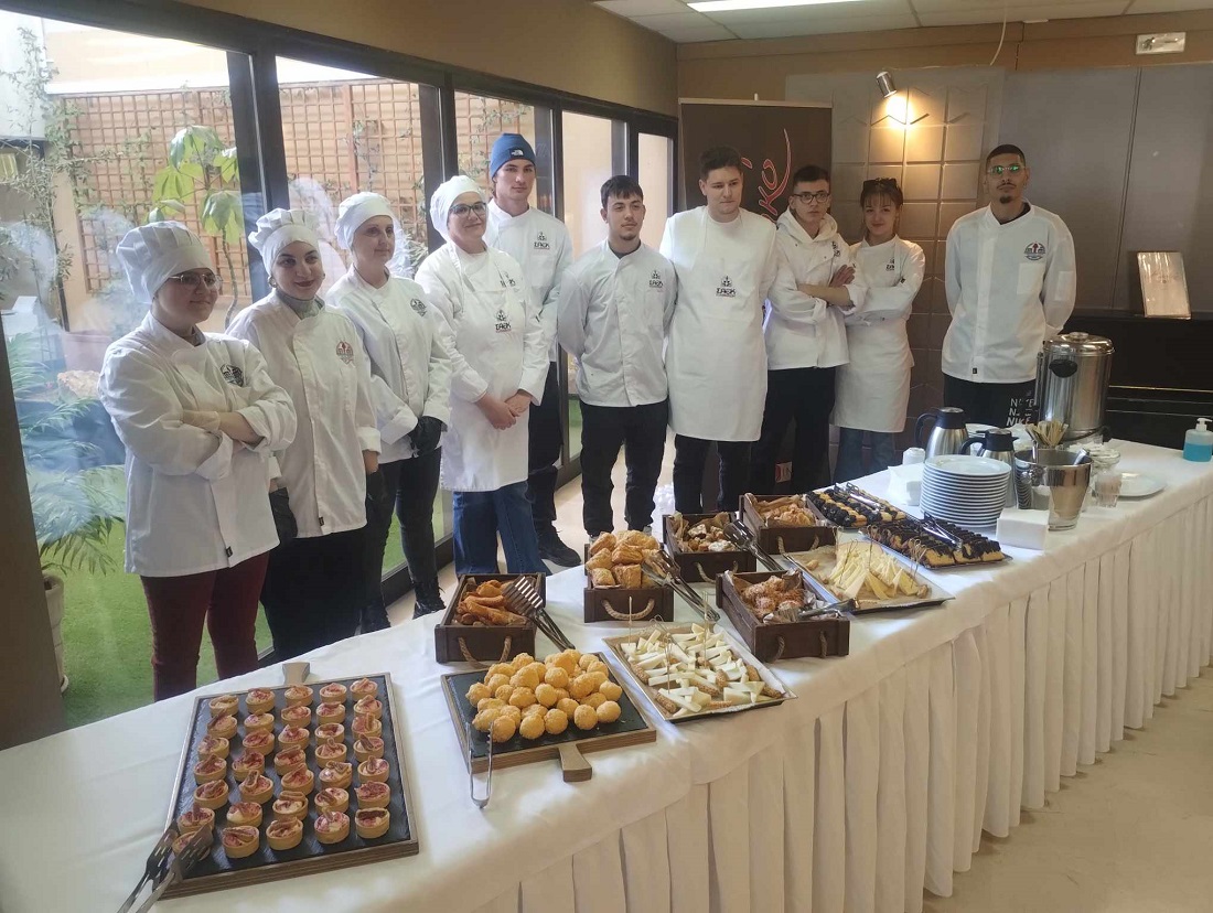 Με σήμα τη γάστρα, τον πλάστη και το σινί 55 SAEK Iwanninwn mpoufes