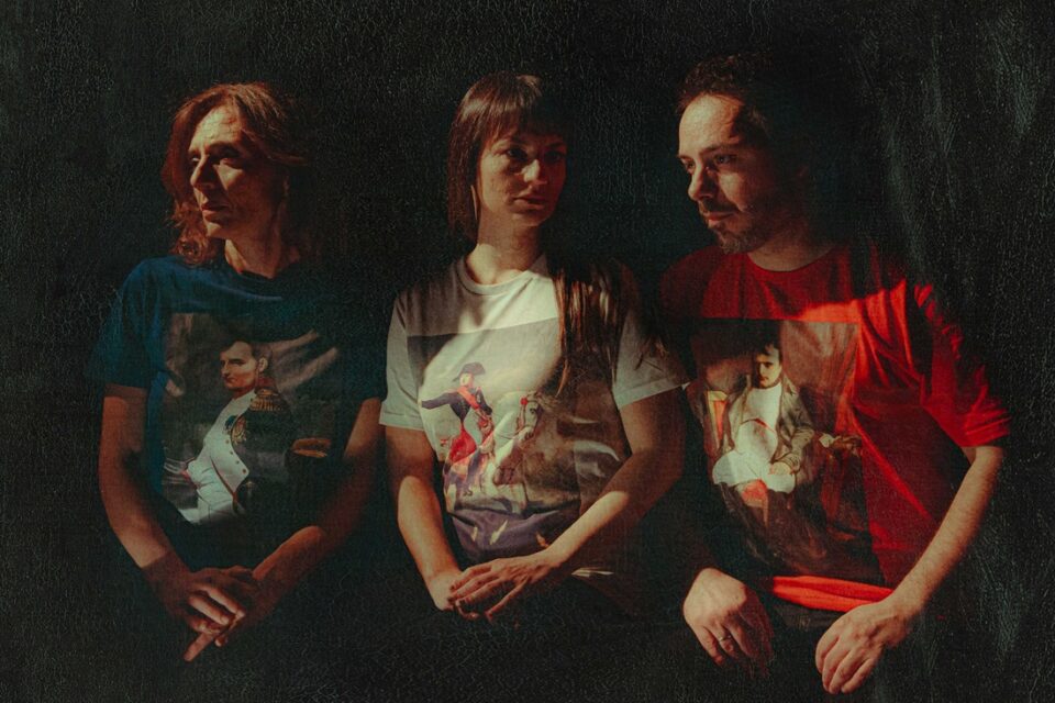 Emena oi mikresistories me noiazoun