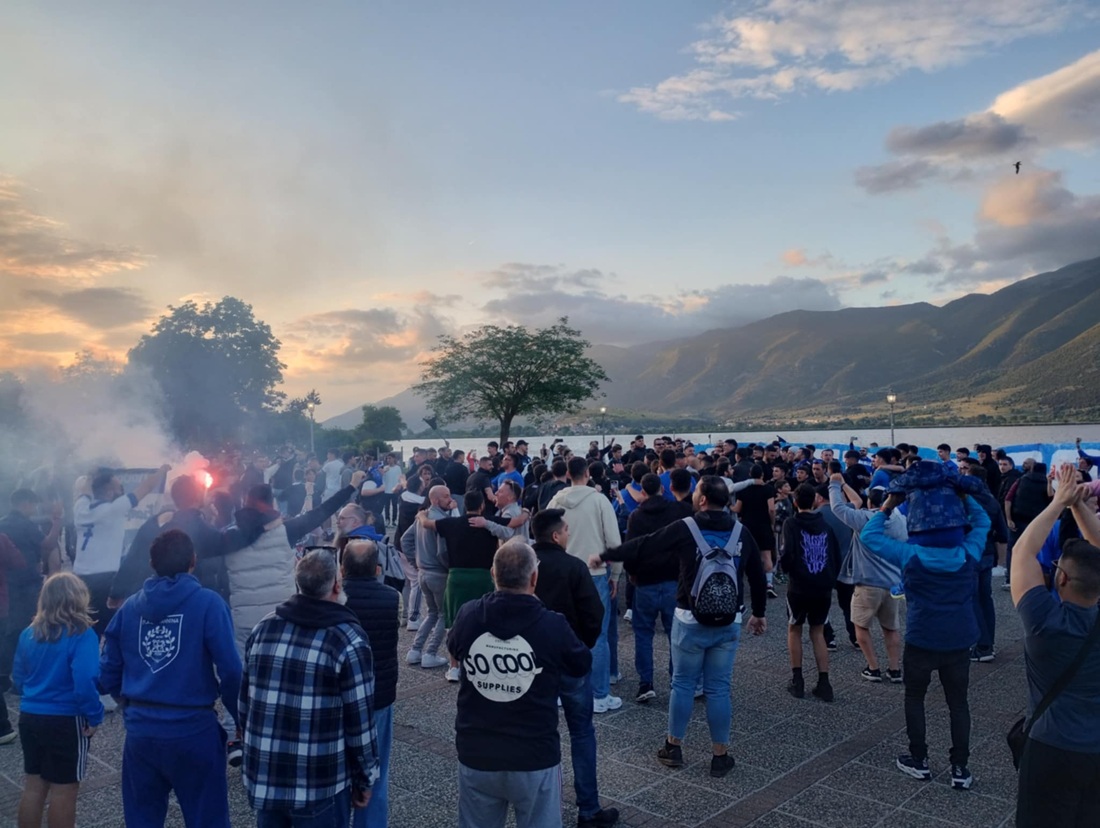 Συγκέντρωση διαμαρτυρίας και πορεία φιλάθλων για τον ΠΑΣ Γιάννινα 55 PAS Syllalitirio plateia Mavili 1