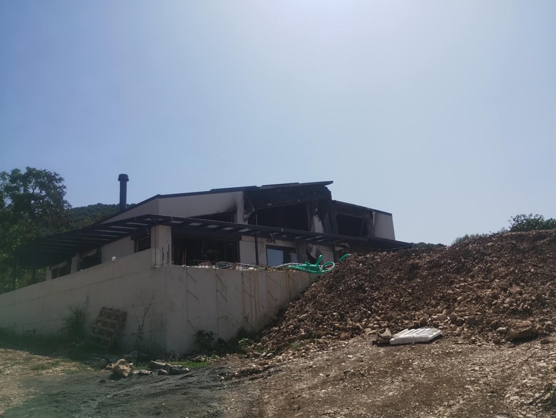 Spiti Loggades fwtia 1