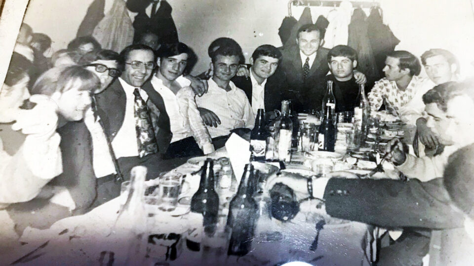 mpasogiannis polloi mathites mazi