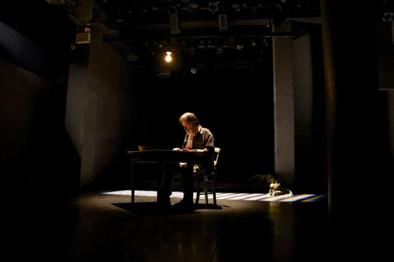 To Kivwtio Fotis Makris