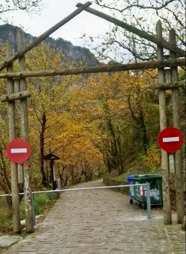 mpara monopati Moni Stomiou