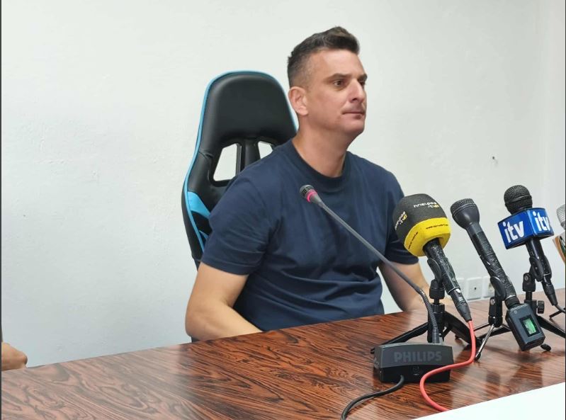 nikos Koystas me kampaniako