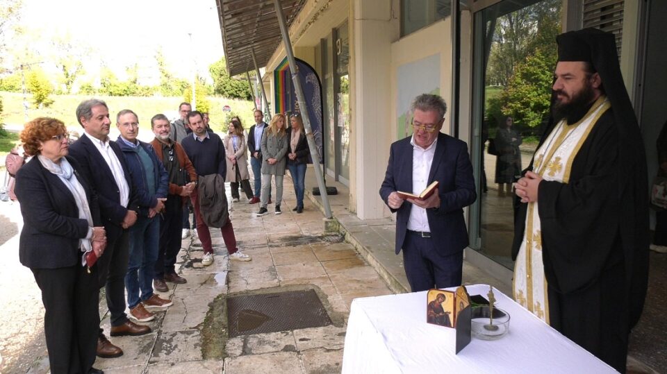 uoi katastima egkainia