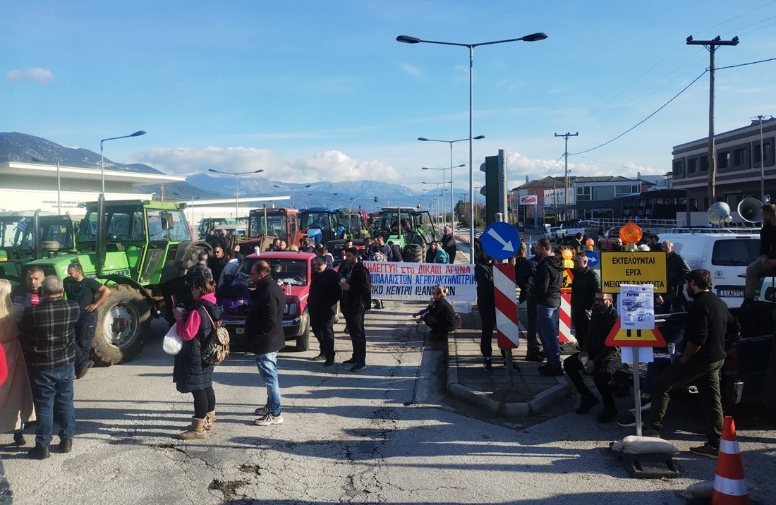 Με τρακτέρ και αγροτικά απέκλεισαν τον κόμβο του αεροδρομίου οι αγροτοκτηνοτρόφοι 54 agrotes aerodromio3