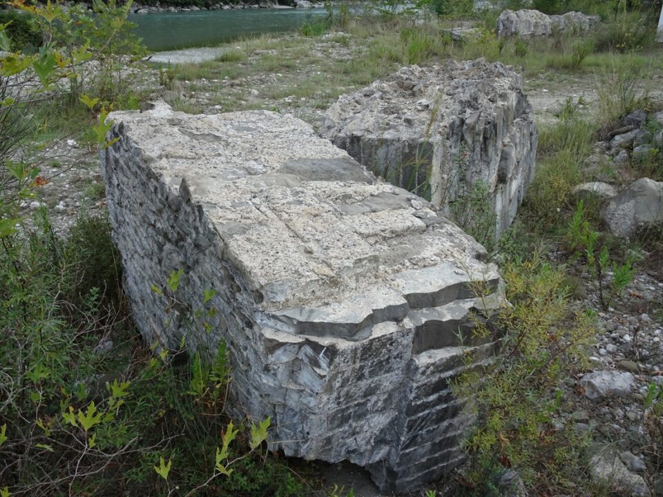 Lithoswma Gefyra Plakas