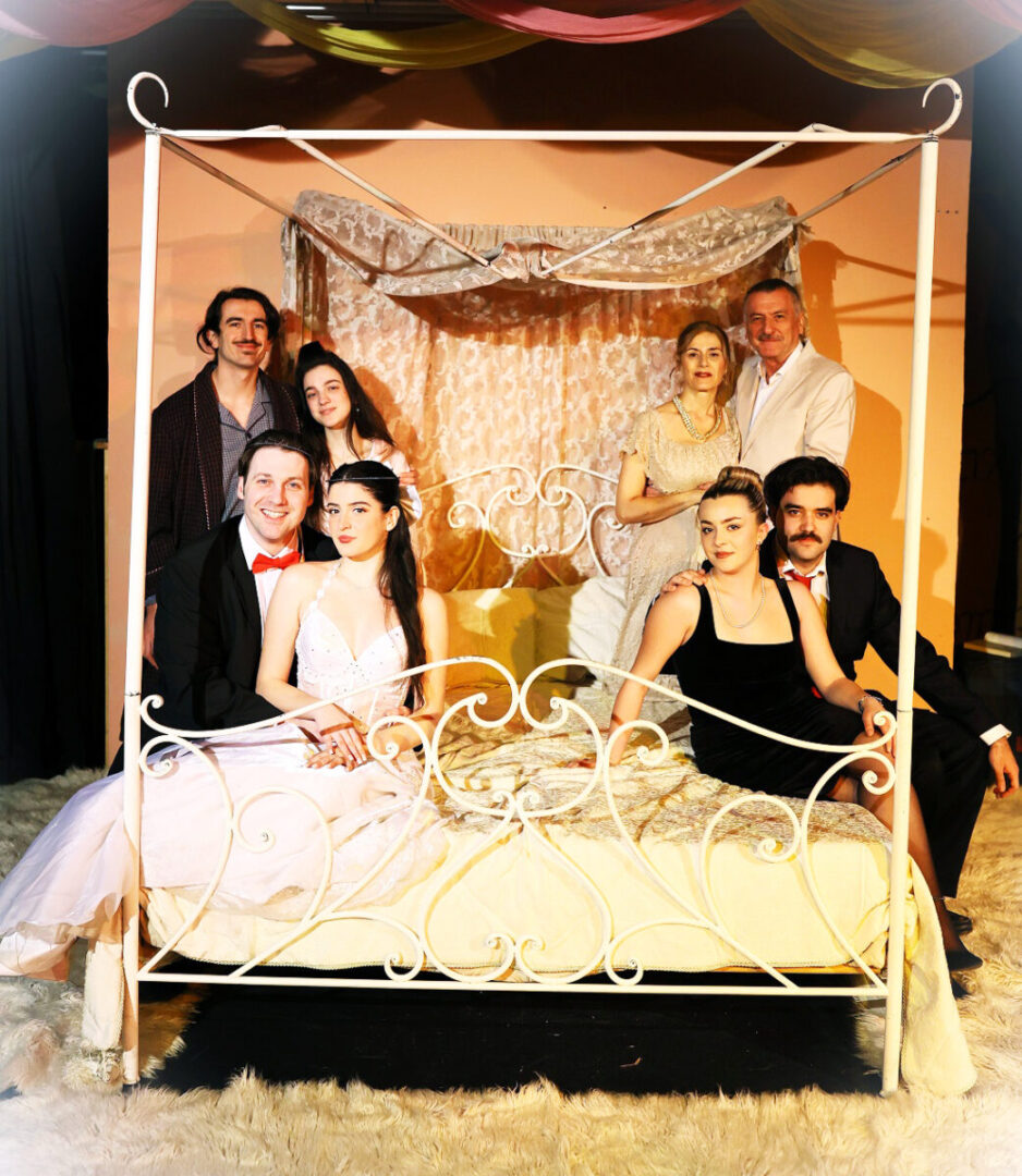 nyfiko krevati scaled