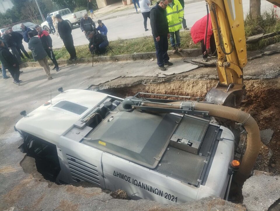 Sarothro Dimou trypa 2