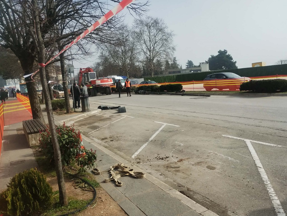 Σε ισχύ οι κυκλοφοριακές ρυθμίσεις μπροστά από την Περιφέρεια 56 ergasies anodos Dwdwnis 2