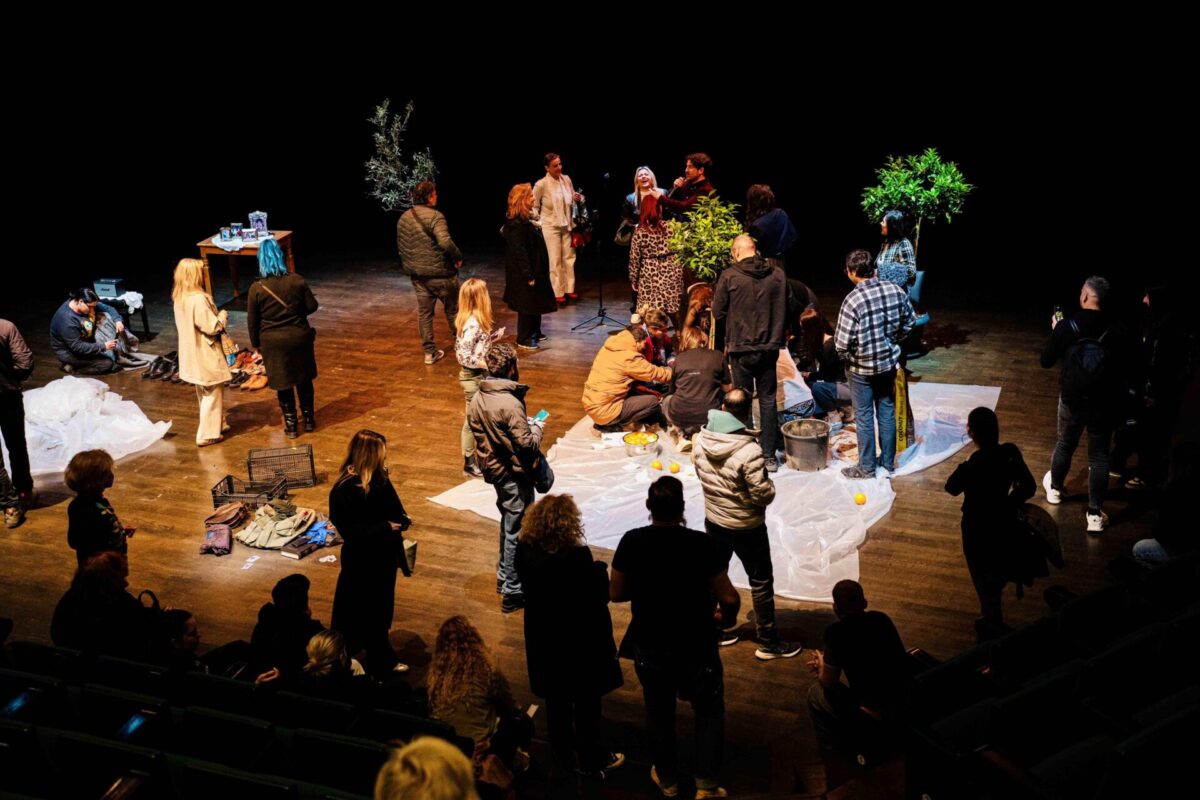 o ilithios theatriki sumpaignia scaled