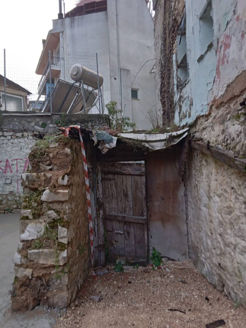 porta xalasmeni ismini tzavella scaled