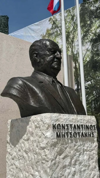 mitsotakis protomi