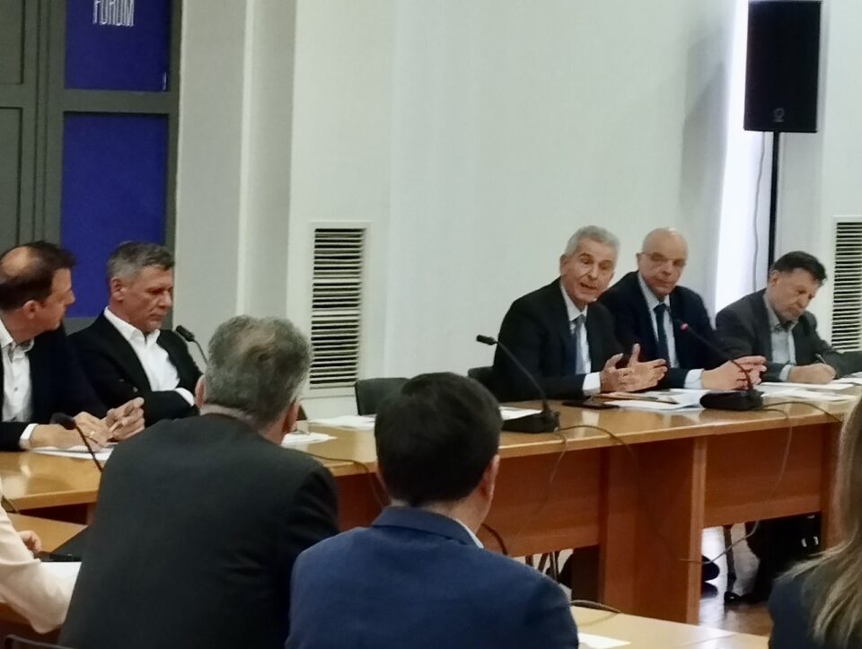 sumposio delfwn xwrotaxiko