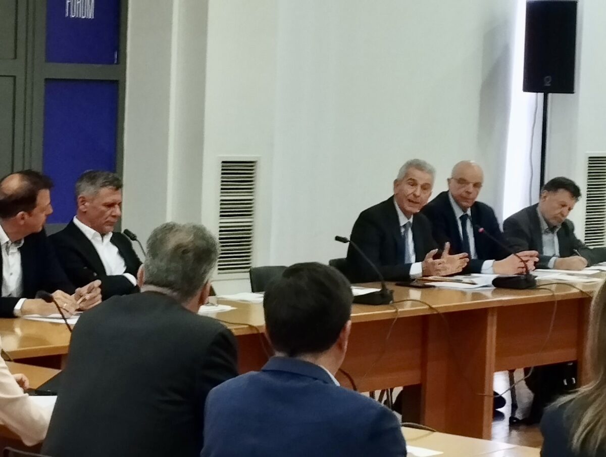 sumposio delfwn xwrotaxiko scaled