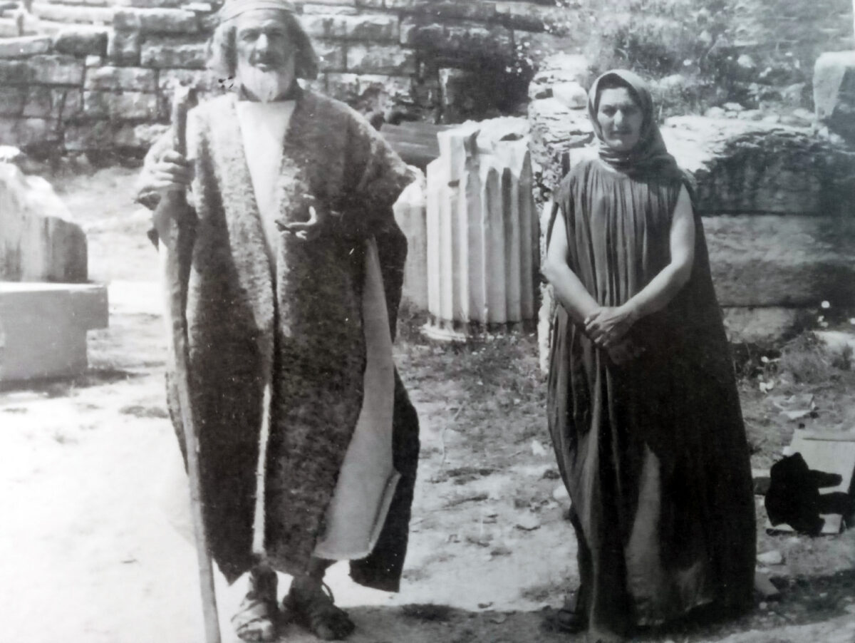 Στο αρχαίο θέατρο της Δωδώνης παλιά 53 zevgos Apostolou Manth komparsoi Dwdwnh scaled